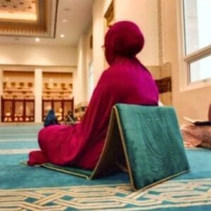 سجادة صلاة ومسند ظهر