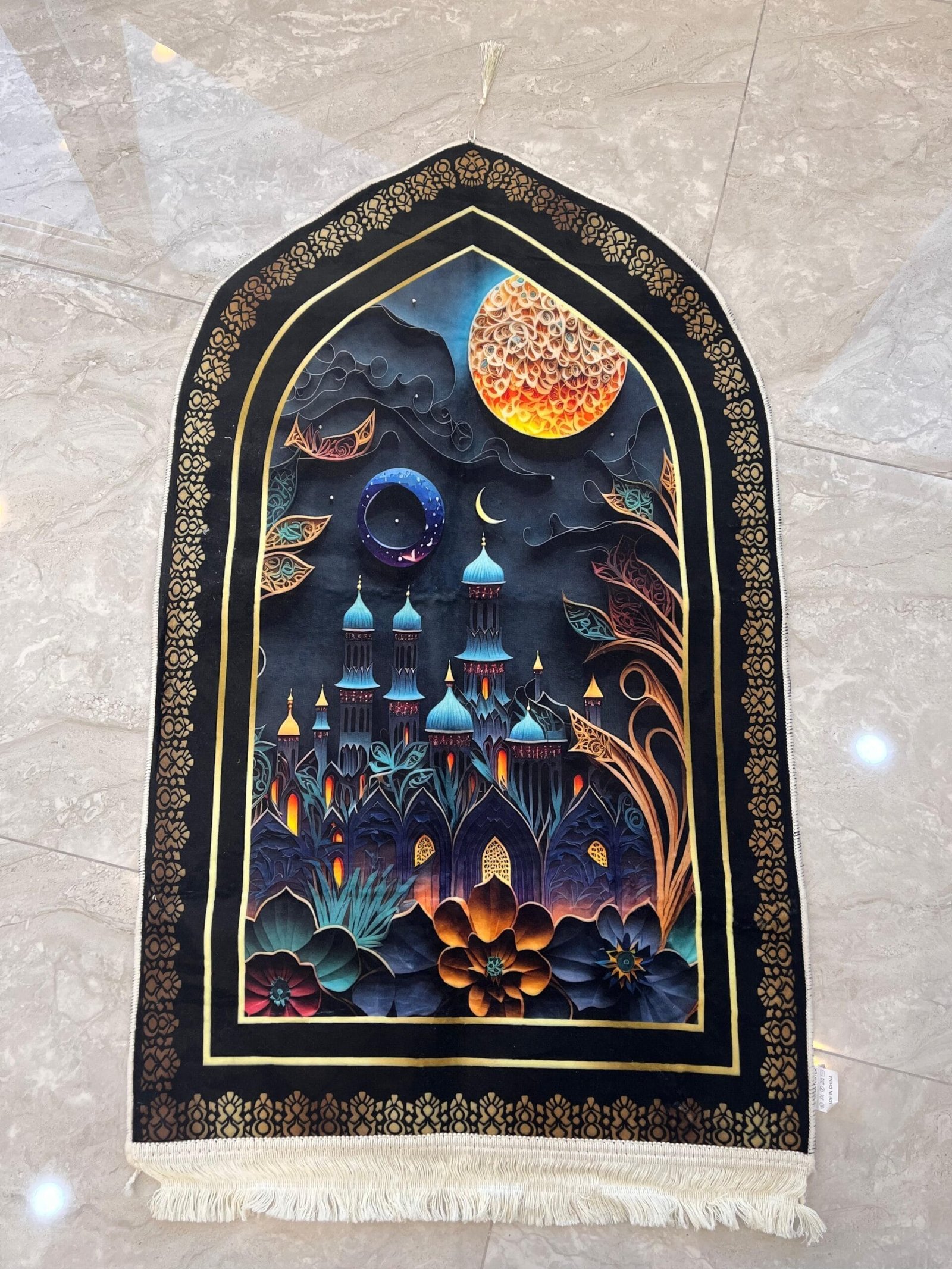 سجادة صلاة محراب بتصميم ثلاثي الأبعاد لمدينة وقمر وشراشيب بيضاء