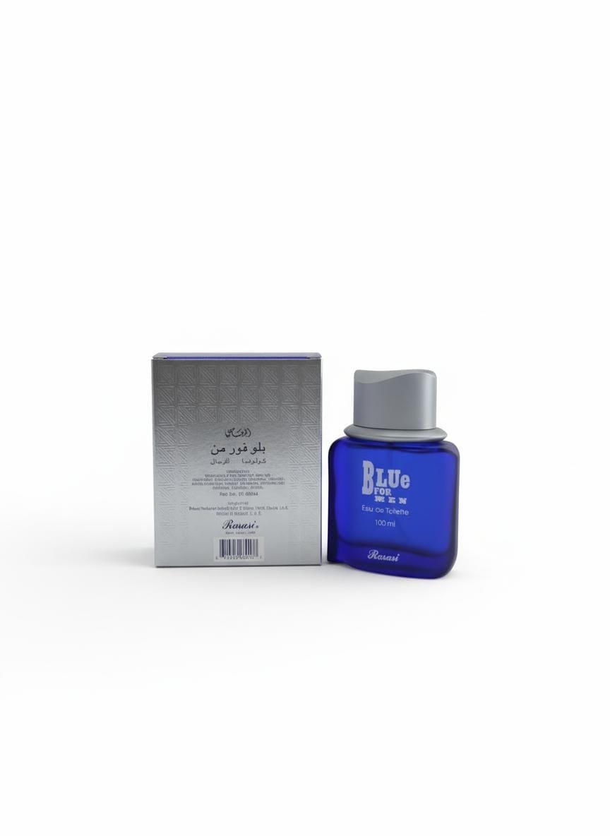 الجهة الخلفية لعلبة عطر بلو فور من من الرصاصي بجانب زجاجة العطر الزرقاء