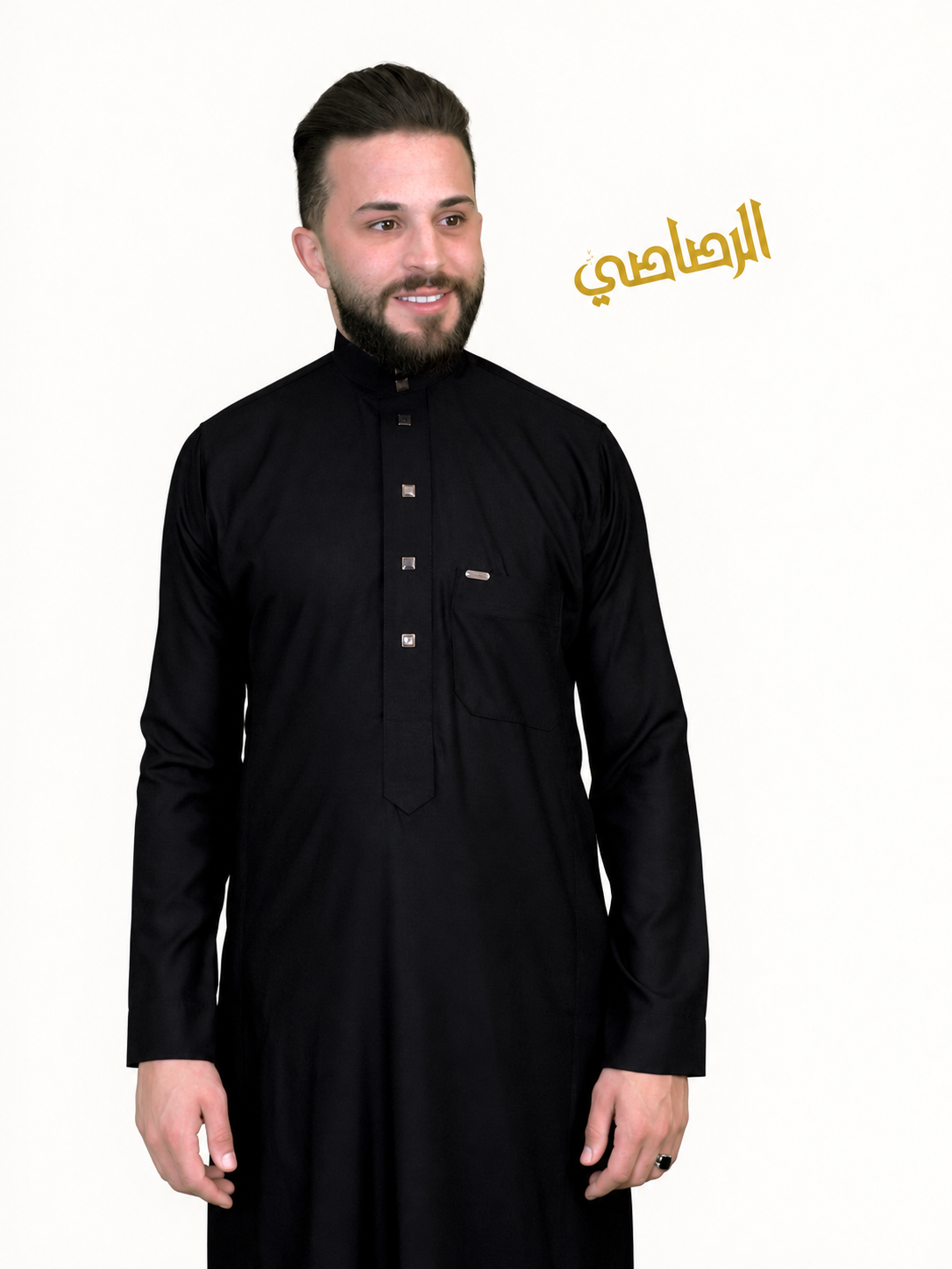 ثوب الرصاصي الأسود بياقة مرتفعة وأزرار ظاهرة وجيب صدر